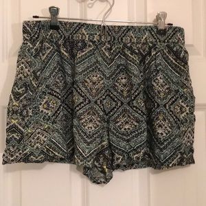 💜Patterned Flowy Shorts